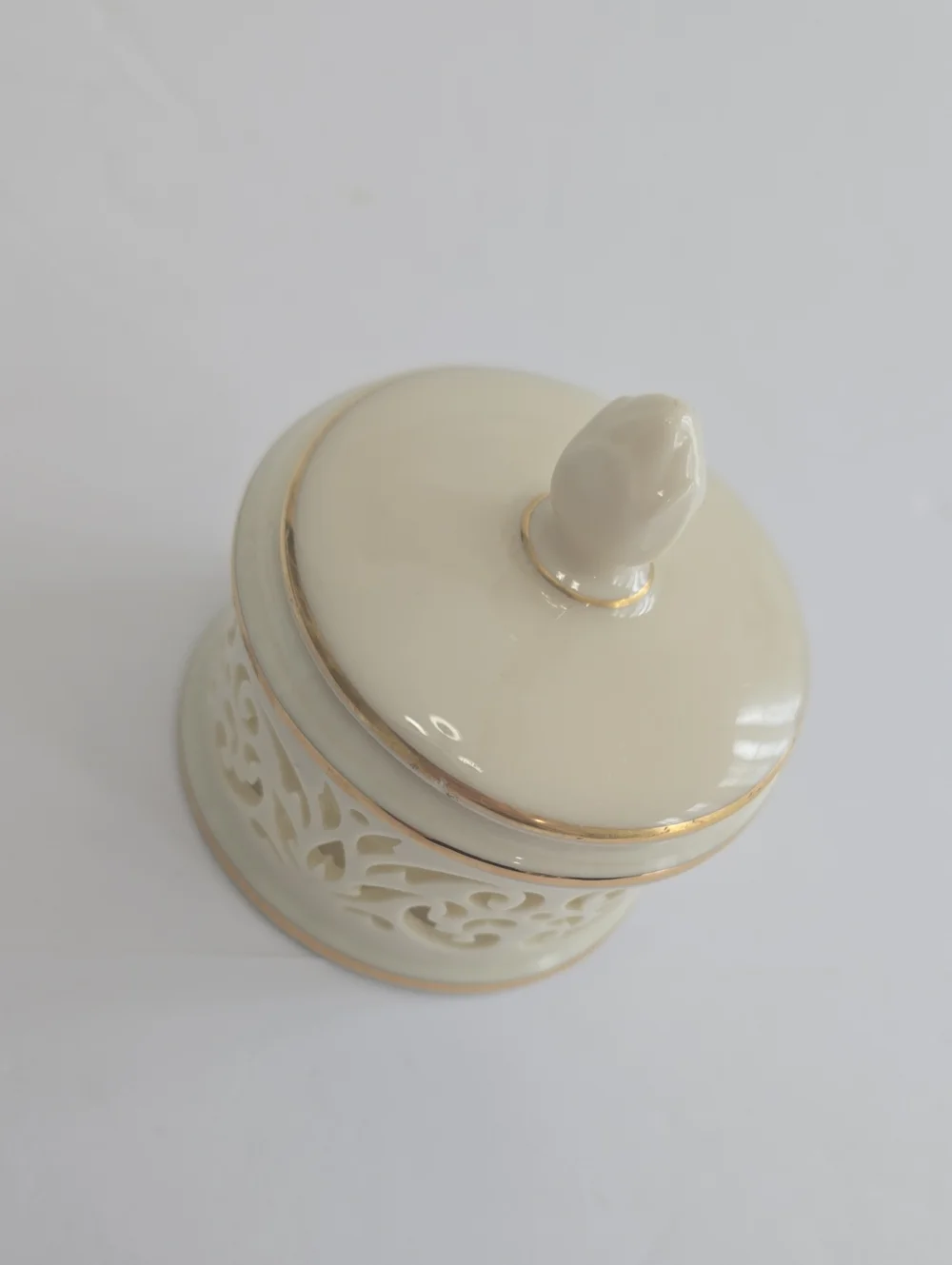 Lenox Pierced China Votive Tea Light Candle Holder With Lid Gold Trim Off White